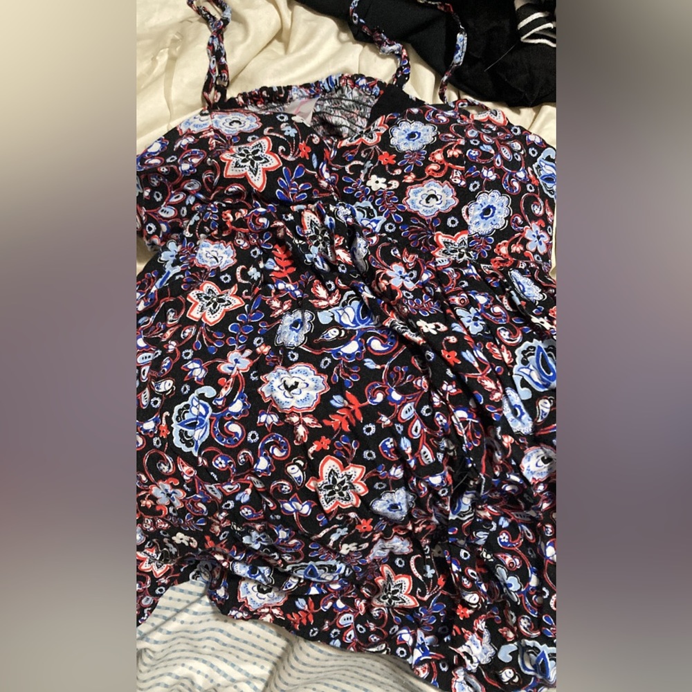 Tank top bundle. Size medium/small. - Picture 2 of 3